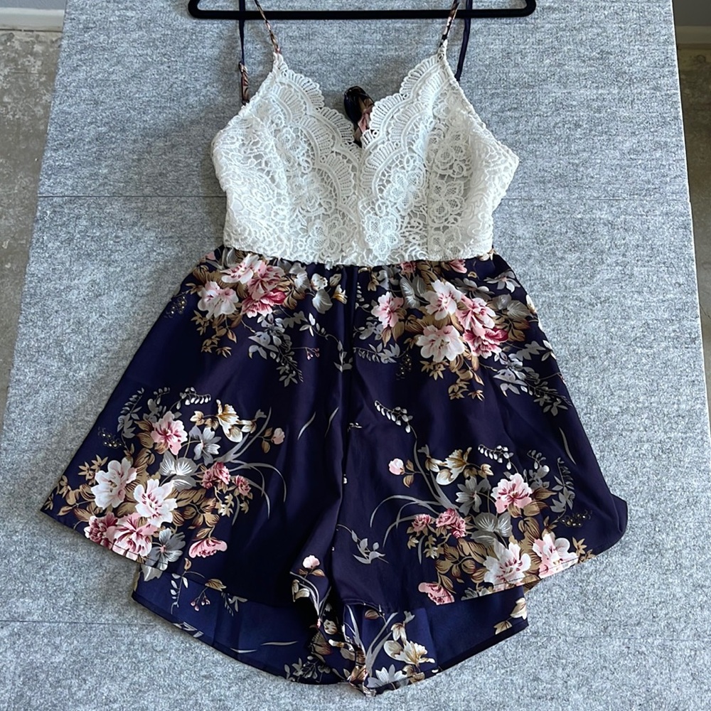 Lace and floral Romper
